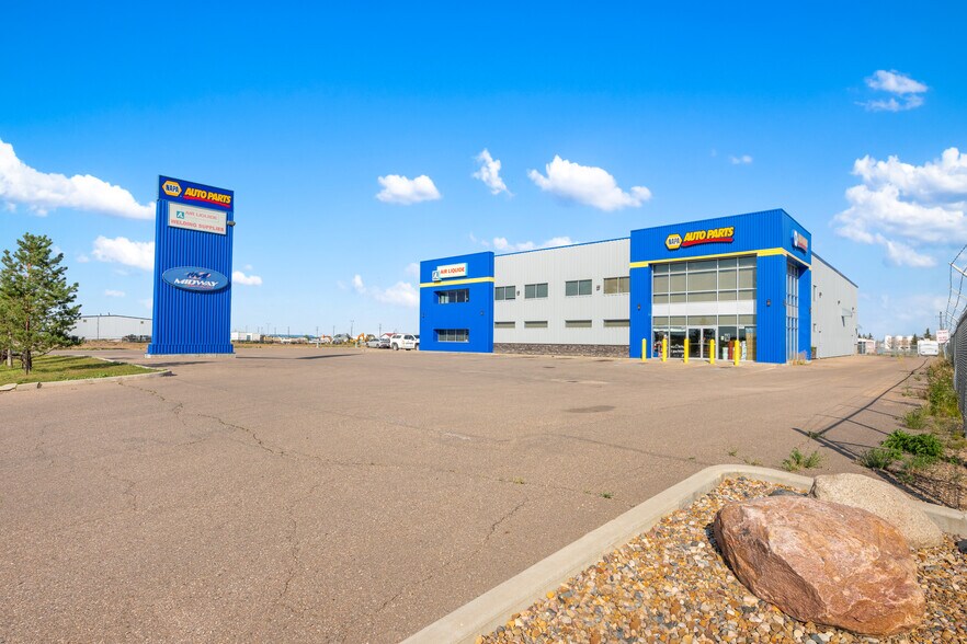 More Photos Of 5267 67 Av, Lloydminster Warehouse For Lease