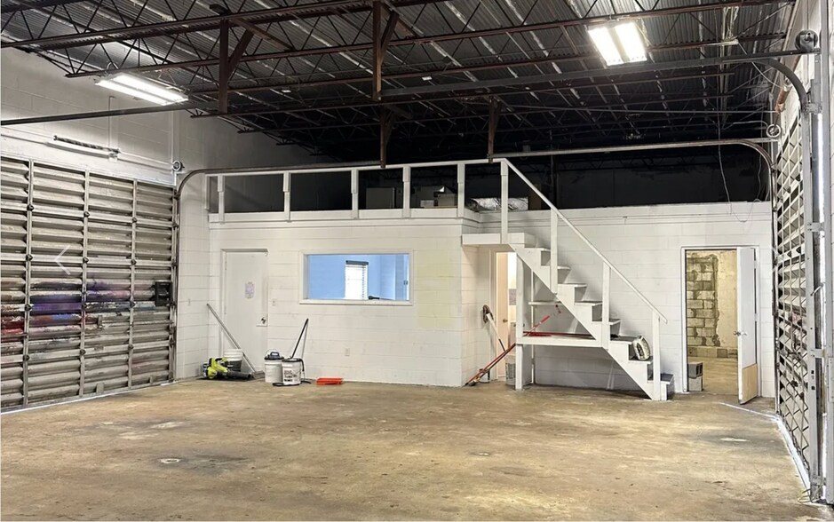 More Photos Of 600 S Plumosa St, Merritt Island Warehouse For Lease