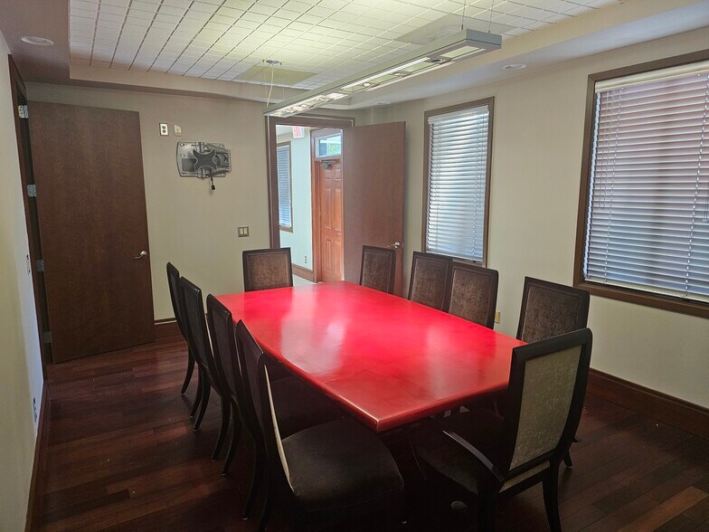 More Photos Of 1132 Hightower Trl, Atlanta Medical For Sale