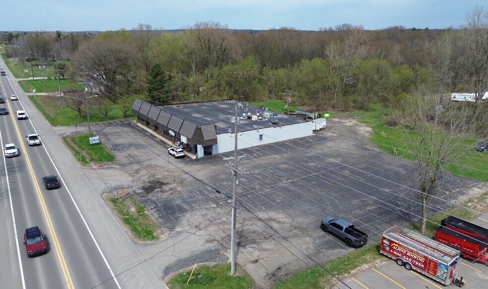 More Photos Of 1575-1605 S Ortonville Rd, Ortonville Storefront For Lease