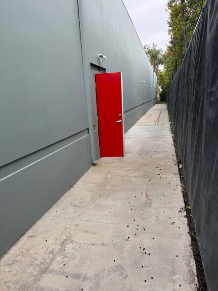 More Photos Of 16722 Hale Ave, Irvine Warehouse For Lease