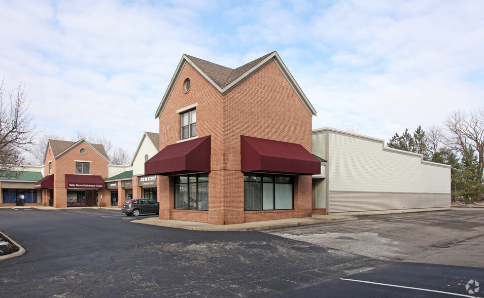 More Photos Of 120-180 E Olentangy St, Powell Unknown For Lease