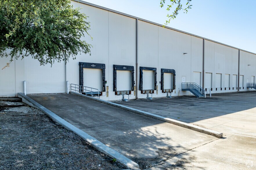 More Photos Of 4401 Samuell Blvd, Mesquite Unknown For Lease