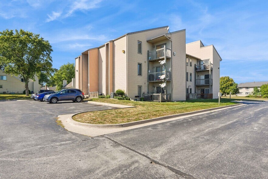 More Photos Of 1011 SE 3rd St, Ankeny Apartments For Sale