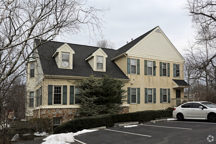 More Photos Of 1301 Lancaster Ave, Berwyn Office For Lease