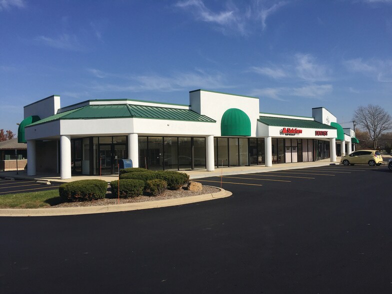 More Photos Of 2800-2828 75th St, Woodridge Freestanding For Lease