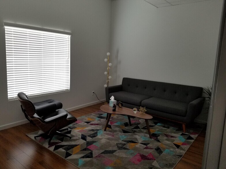 More Photos Of 2930 Foothill Blvd, La Crescenta Coworking Space