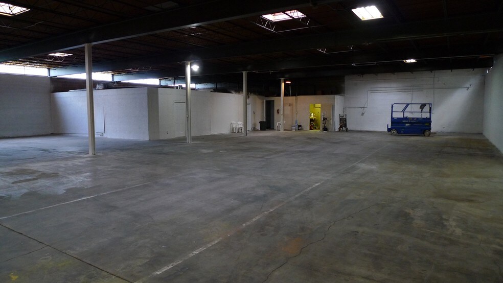 More Photos Of 7 Greenwood Pl, Pikesville Warehouse For Sale