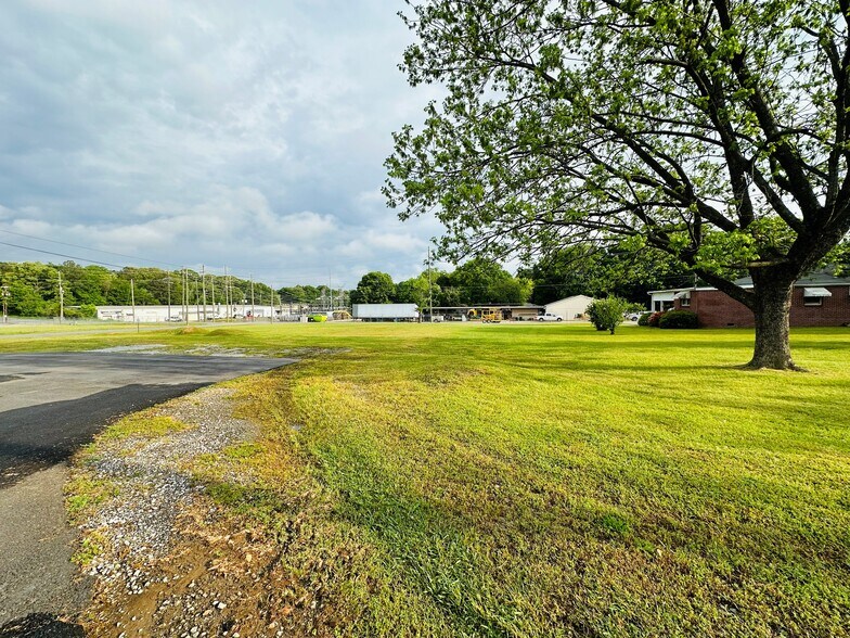 More Photos Of 100 Aiken St, Cartersville Manufacturing For Lease
