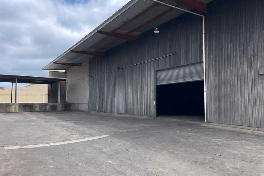 More Photos Of 689 Kakoi St, Honolulu Warehouse For Lease