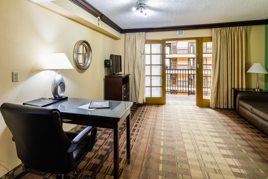 More Photos Of 9090 Southwest Fwy, Houston Hotel For Sale