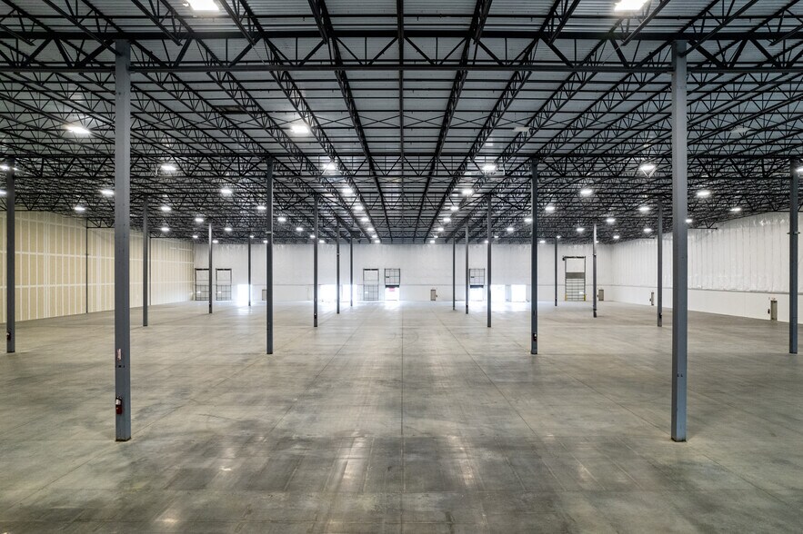 More Photos Of 21201 Miles Rd, Warrensville Heights Distribution For Lease