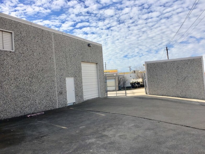 More Photos Of 11413 LBJ Fwy, Garland Showroom For Lease