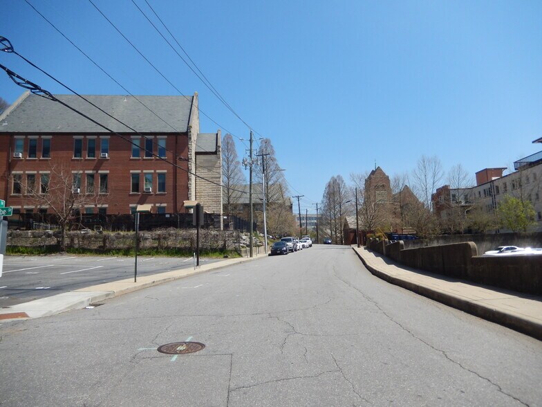 More Photos Of 46 Aston St, Asheville Light Manufacturing For Lease