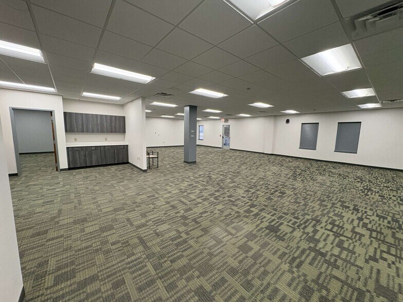 More Photos Of 4205 W 53rd St, Sioux Falls Office For Sale