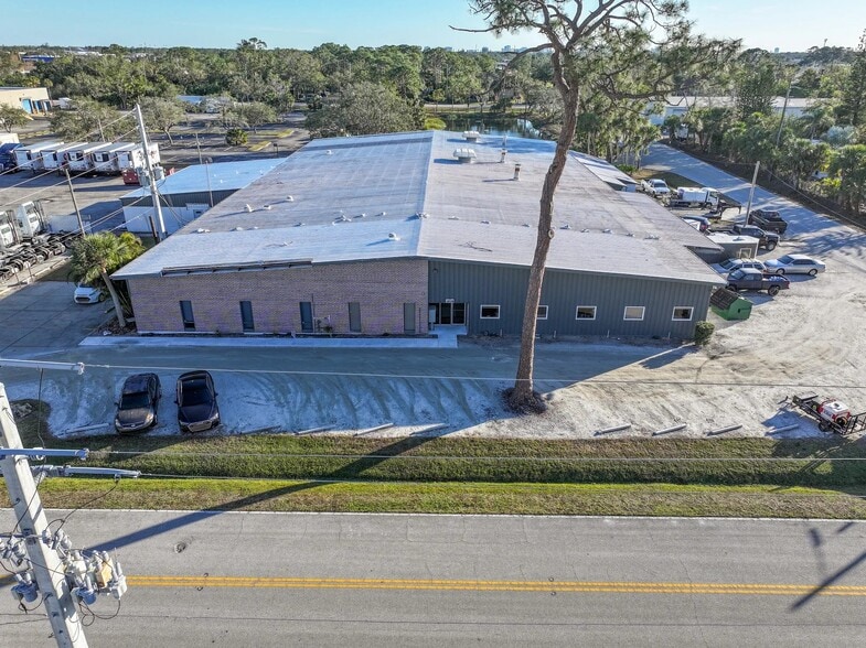 More Photos Of 1816 57th St, Sarasota Warehouse For Sale