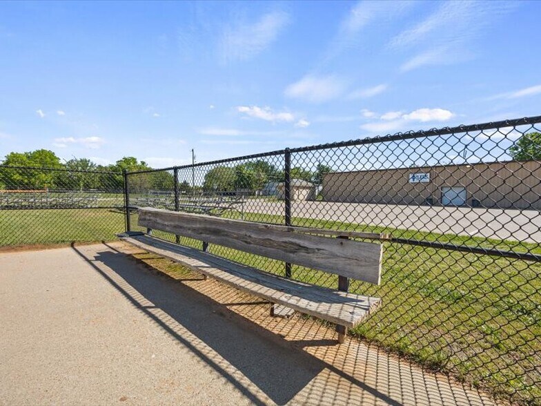 More Photos Of 505 County Line Rd, Rockwall Flex For Sale