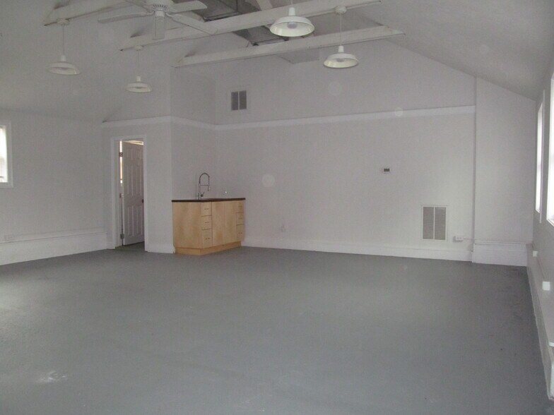 More Photos Of 13 Elm Ct, Easton Office For Lease