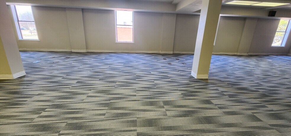More Photos Of 2144 S Macarthur Blvd, Springfield Office For Lease