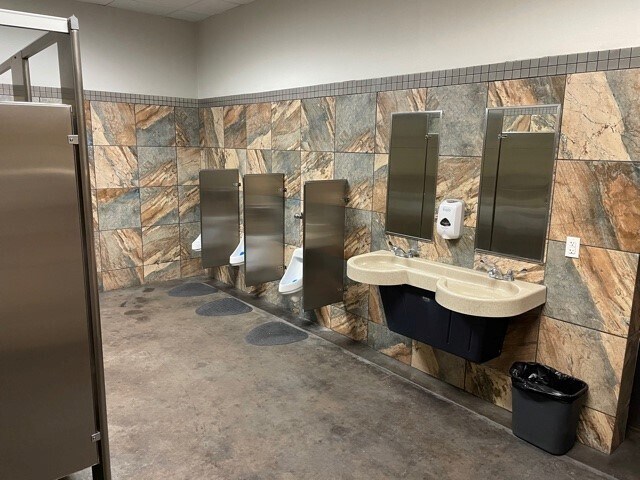 More Photos Of 919 W Mayfield Rd, Arlington Warehouse For Lease