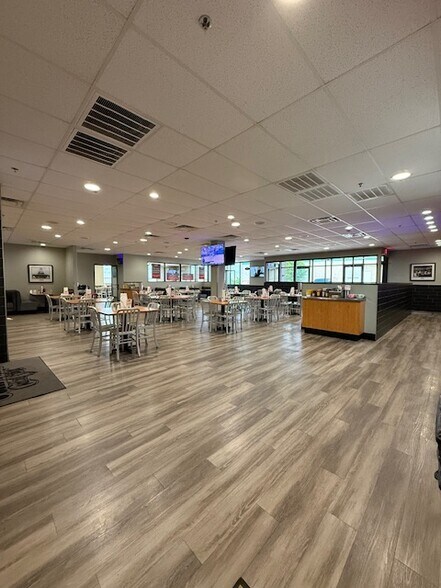 More Photos Of 6629 NW Expressway, Oklahoma City Fast Food For Lease