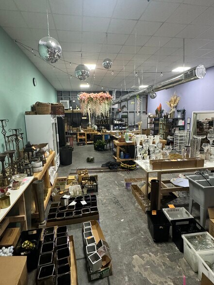 More Photos Of 632 Ralph Ablanedo Dr, Austin Showroom For Lease