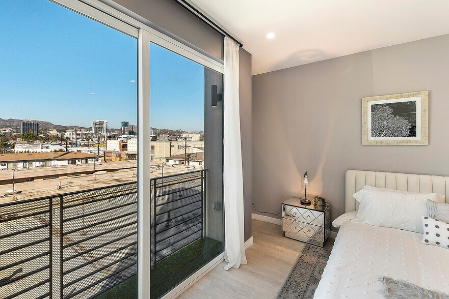 More Photos Of 1002 N Hudson Ave, Los Angeles Apartments For Sale