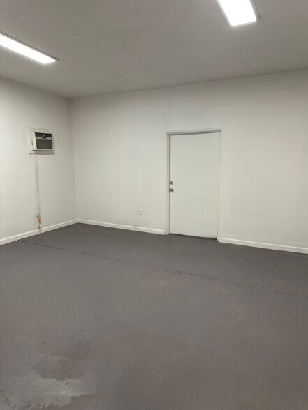 More Photos Of 5151 Stine Rd, Bakersfield Storefront Retail Office For Lease