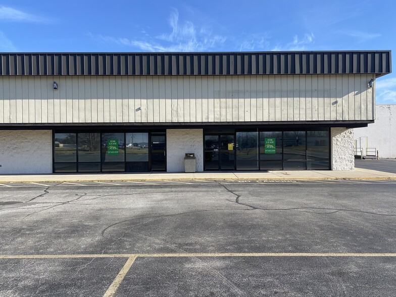 Primary Photo Of 1303-1383 E Pershing Rd, Decatur Storefront For Lease