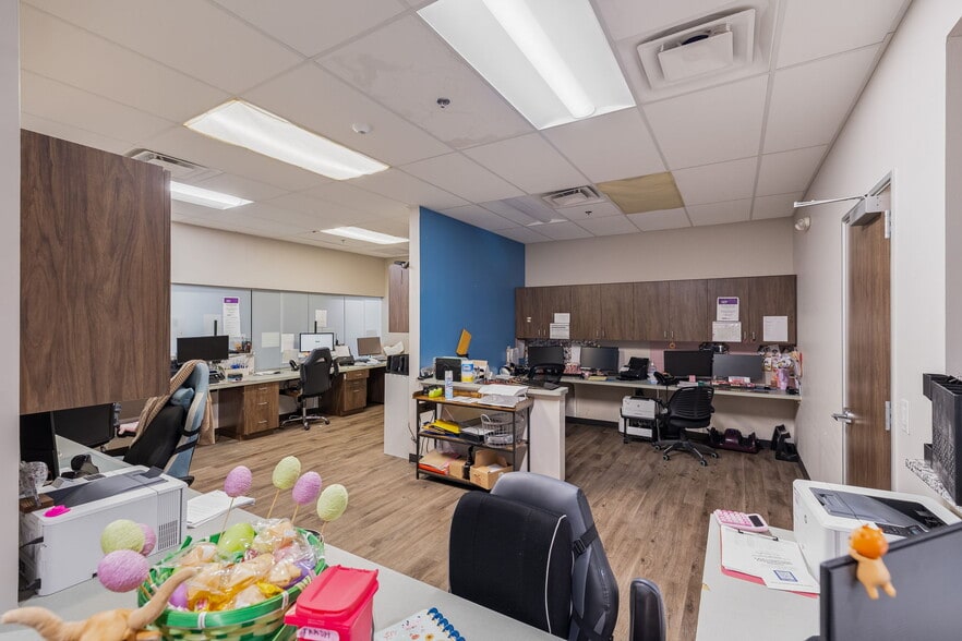 More Photos Of 10007 Huebner Rd, San Antonio Office For Sale