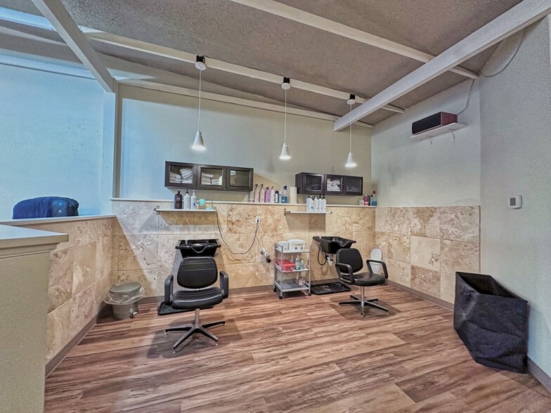 More Photos Of 217 Main St, Grand Coulee Flex For Sale