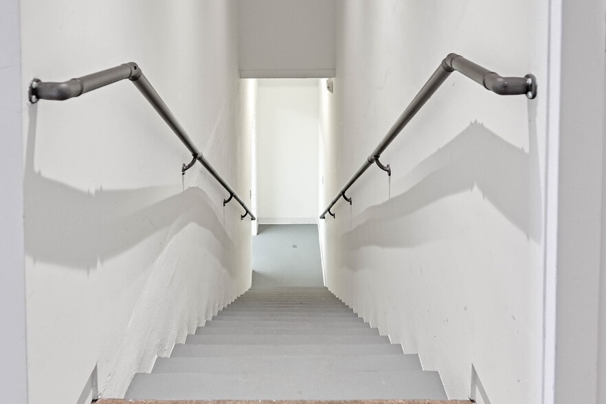 More Photos Of 504 Jose St, Santa Fe General Retail For Lease