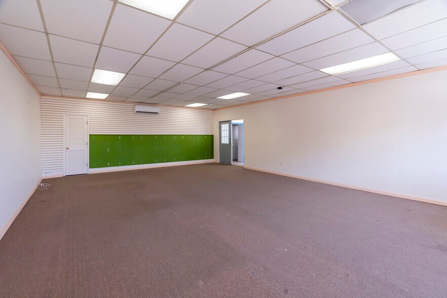 More Photos Of 300 S Illinois Ave, Carbondale Storefront Retail Office For Sale