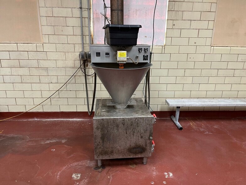 More Photos Of 30 Illinois Ave, Cincinnati Warehouse For Sale