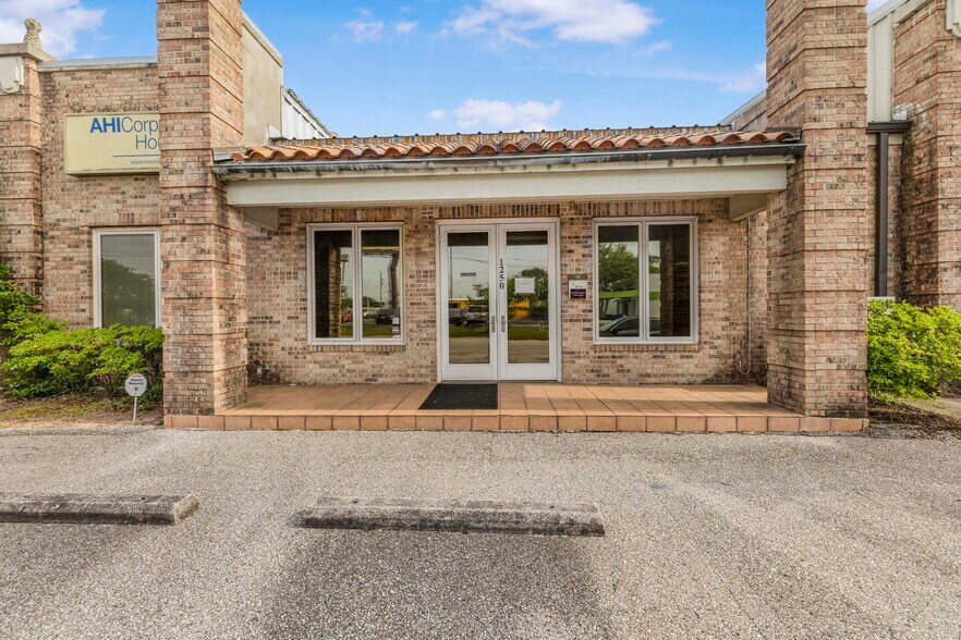 More Photos Of 1250 W I-65 Service Rd S, Mobile Warehouse For Sale