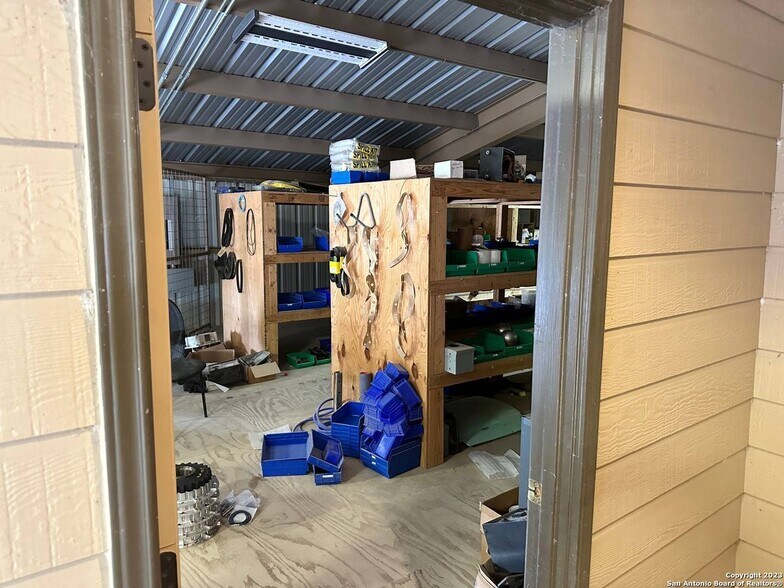 More Photos Of 94600 I-37, Pleasanton Warehouse For Lease