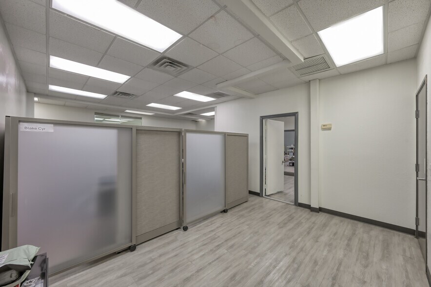 More Photos Of 508 Bryant Rd, Conroe Manufacturing For Sale