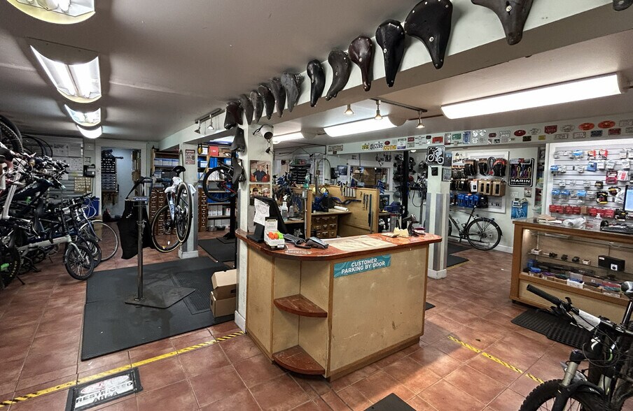 More Photos Of 1833 Cook St, Victoria Storefront For Sale