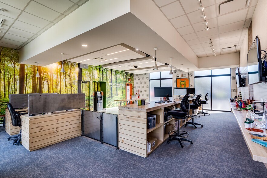 More Photos Of 4029 Smith Rd, Cincinnati Freestanding For Sale