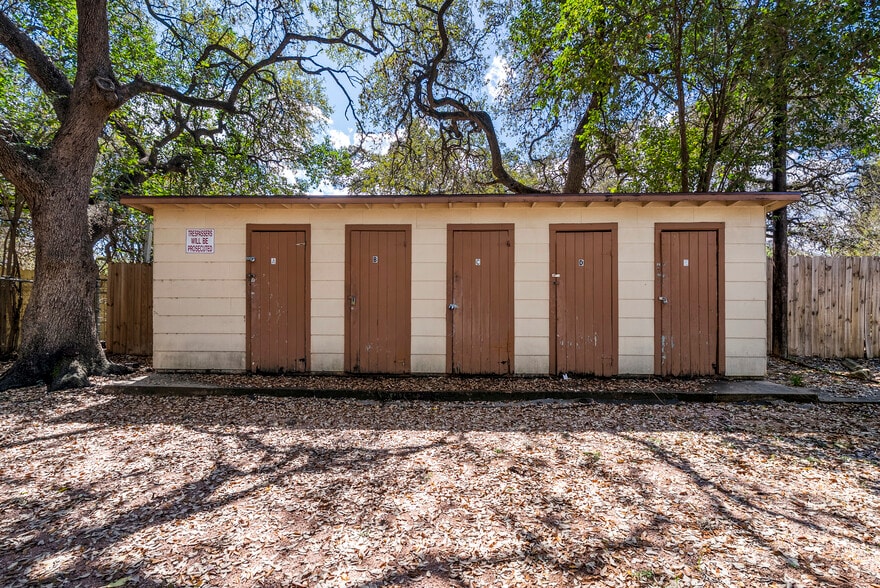 More Photos Of 2411 S 5th St, Austin Apartments For Sale