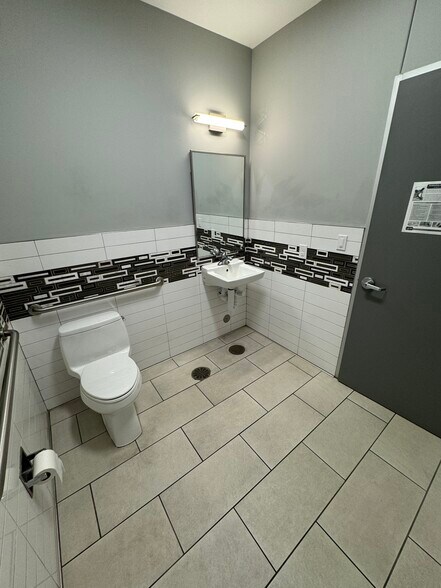More Photos Of 6607 W Adams Ave, Temple Freestanding For Lease