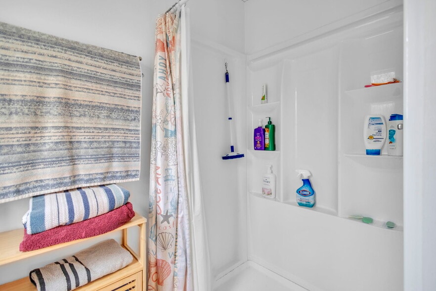 More Photos Of 106 Carr St, Nicholson Assisted Living For Sale