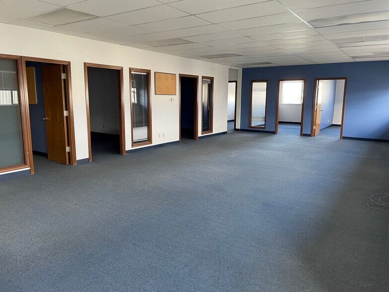 More Photos Of 4257 24th Ave W, Seattle Research And Development For Lease