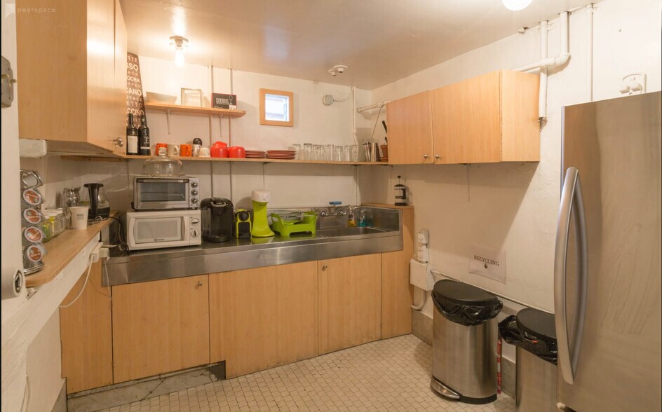 More Photos Of 55 Bethune St, New York Specialty For Lease