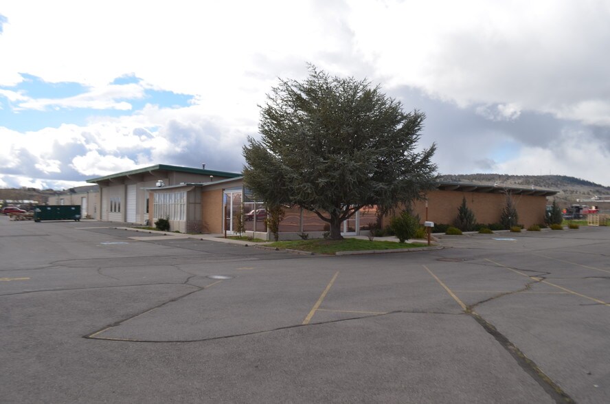 More Photos Of 1120 S Spring St, Klamath Falls Warehouse For Sale