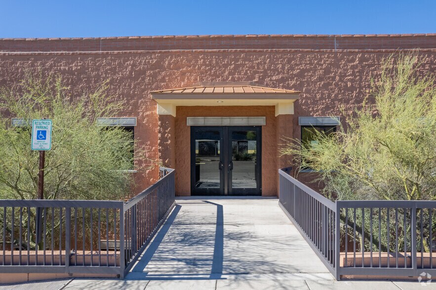 More Photos Of 7490 N Oracle Rd, Tucson Unknown For Lease