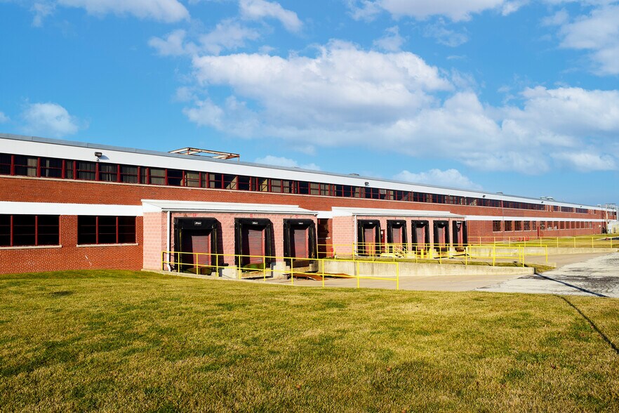 More Photos Of 4100 W 76th St, Chicago Manufacturing For Lease