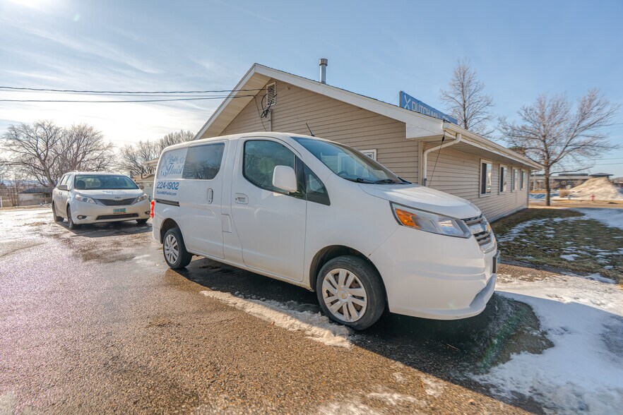 More Photos Of 1731 N 13th St, Bismarck General Retail For Sale