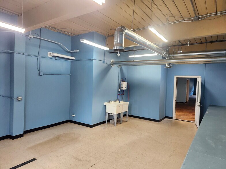 More Photos Of 1548 Burden Lake Rd, Averill Park Warehouse For Lease