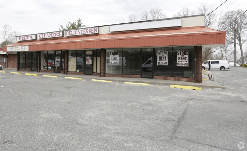 More Photos Of 623-629 E Main St, Kings Park Storefront For Sale